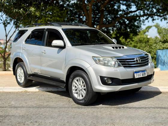 TOYOTA HILUX SW4 3.0 SRV 4X4 16V TURBO INTERCOOLER DIESEL 4P AUTOMÁTICO TOYOTA HILUX SW4 3.0 SRV 4X4 16V TURBO INTERCOOLER DIESEL 4P AUTOMÁTICO